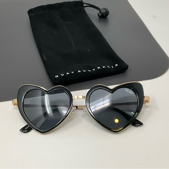 QUAY Love that Sunglasses Black Frame Smoke Lens Heart shaped Sunnies case & bag